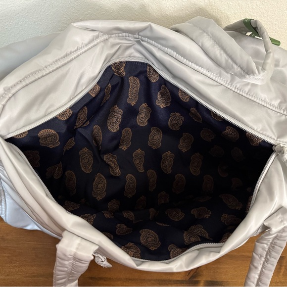 Large Vera Bradley Miramar Weekender - Picture 3 of 4